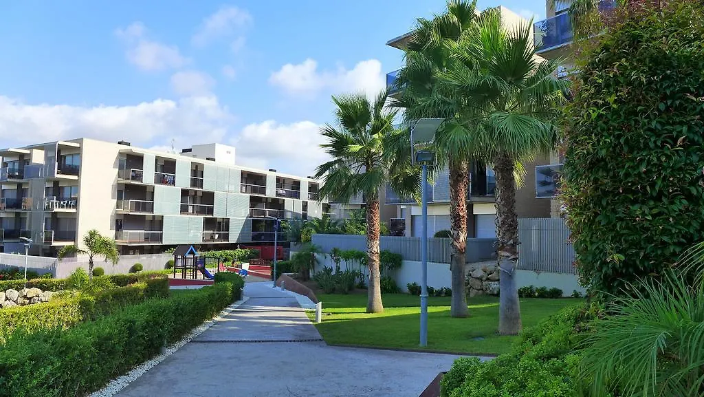 Uhc Paradise Village Family Complex Salou